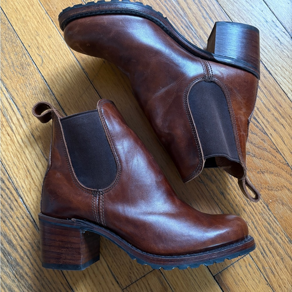 Frye Sabrina Chelsea Boots